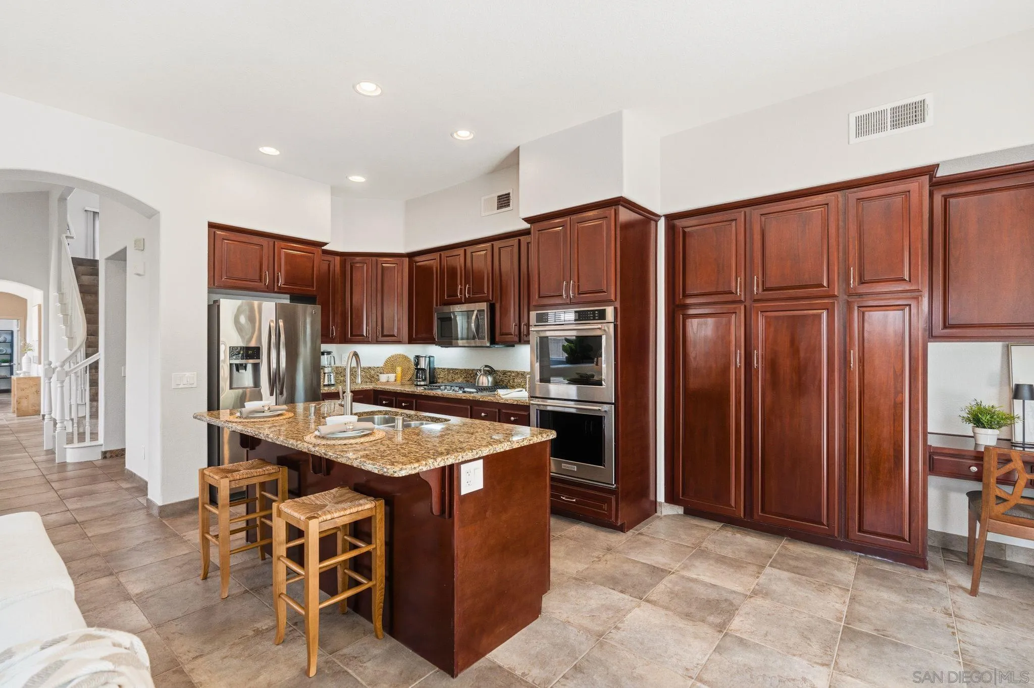 6108 Paseo Valiente