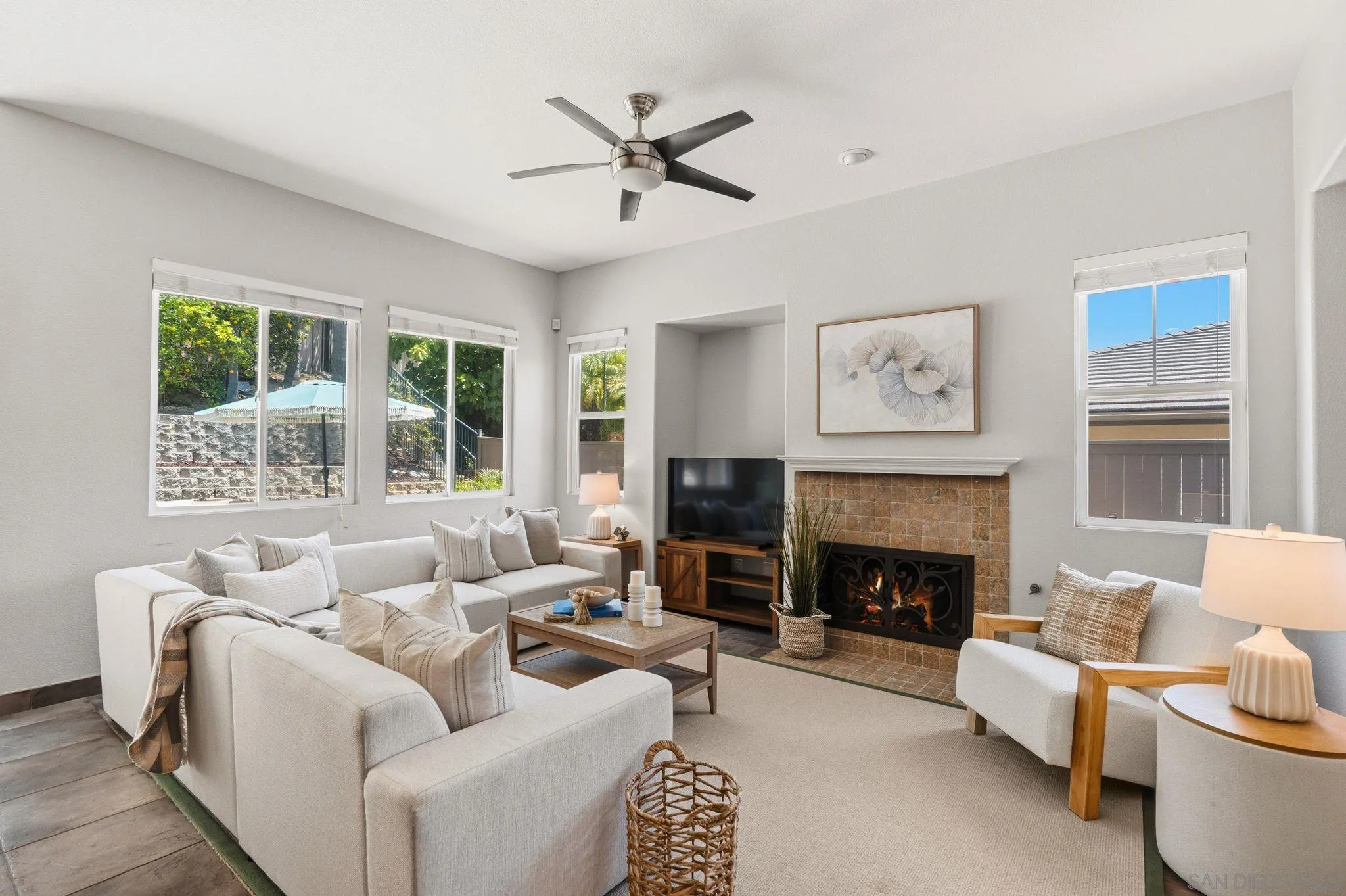 6108 Paseo Valiente