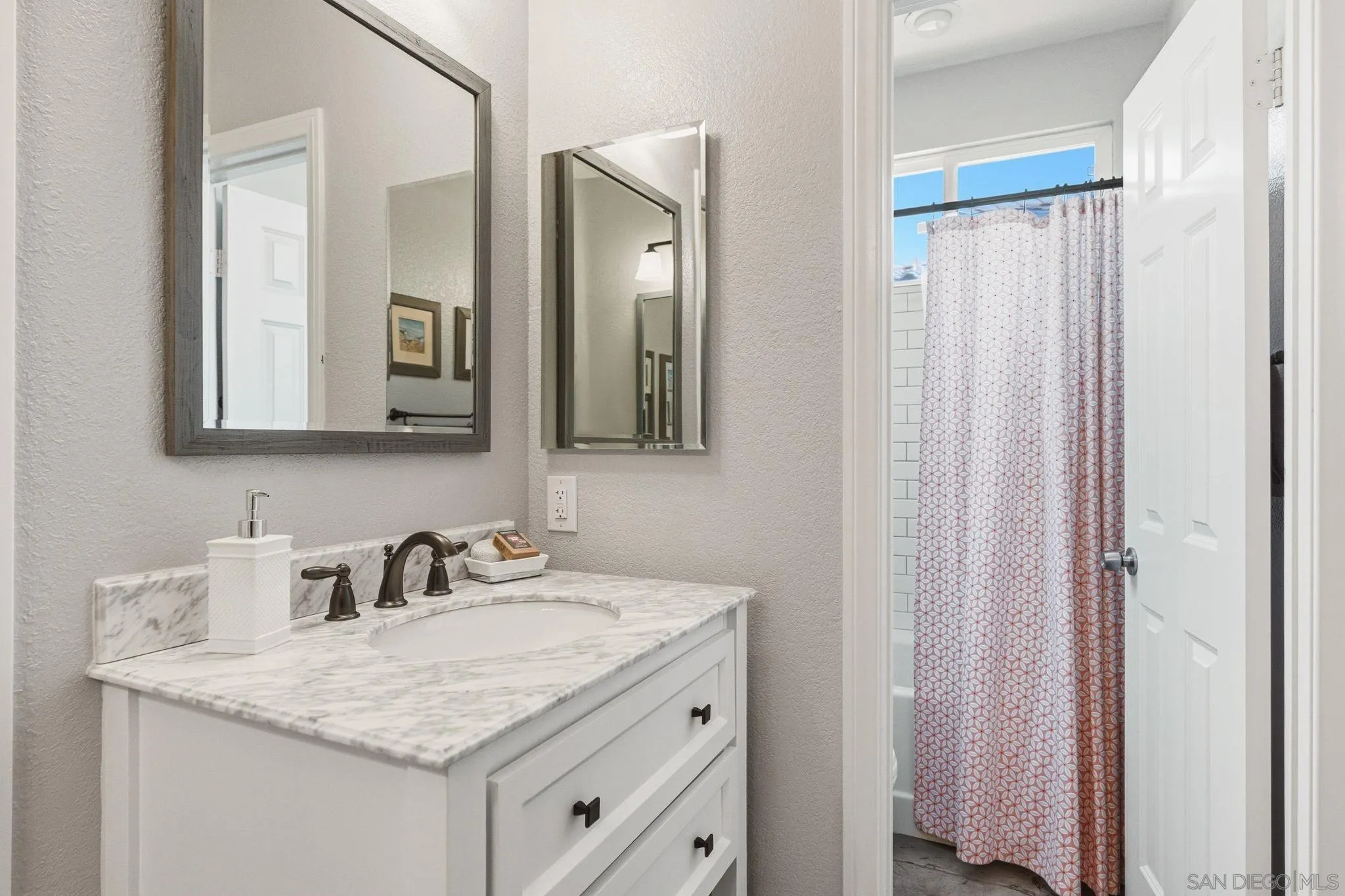 6108 Paseo Valiente