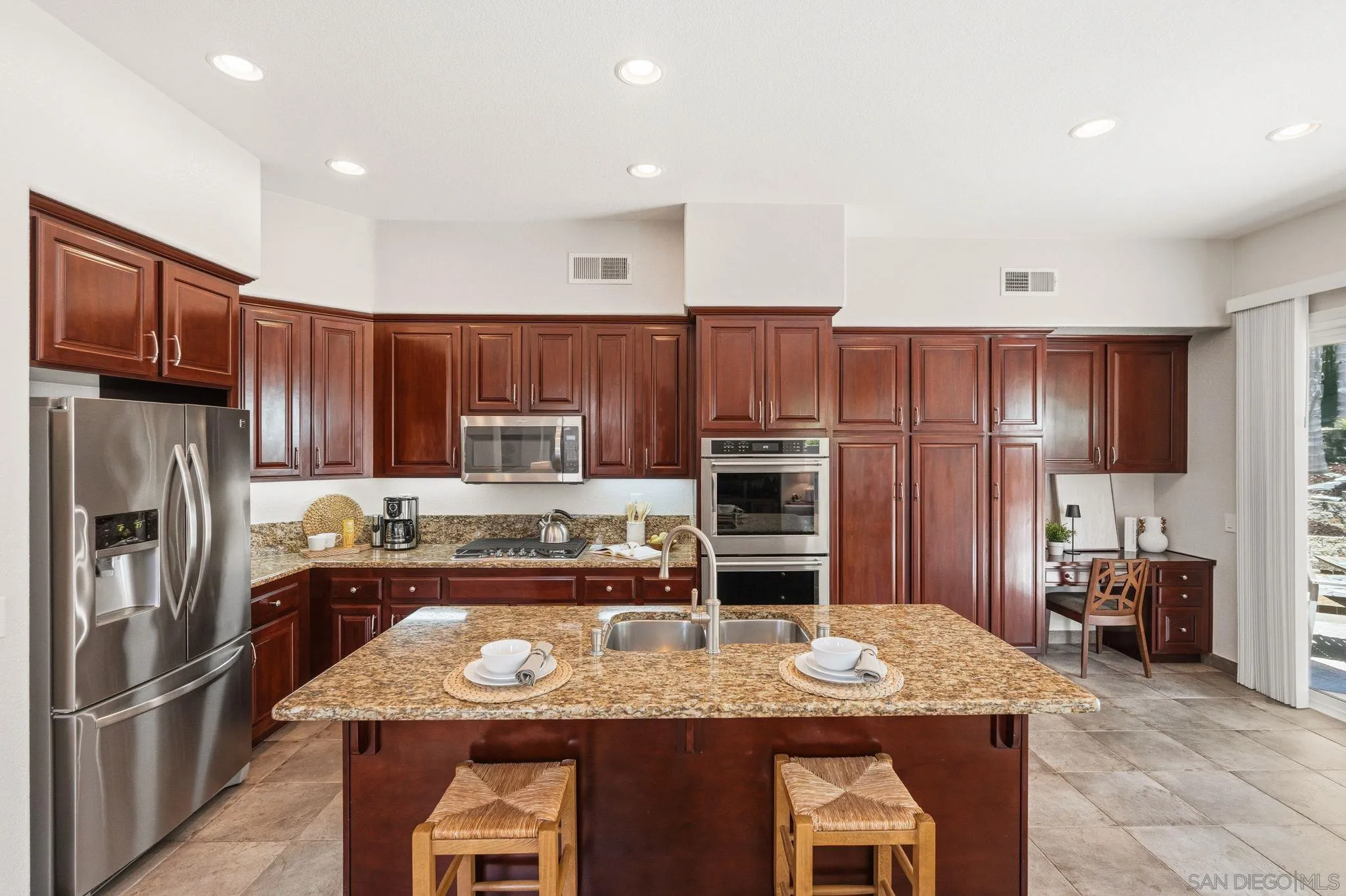 6108 Paseo Valiente