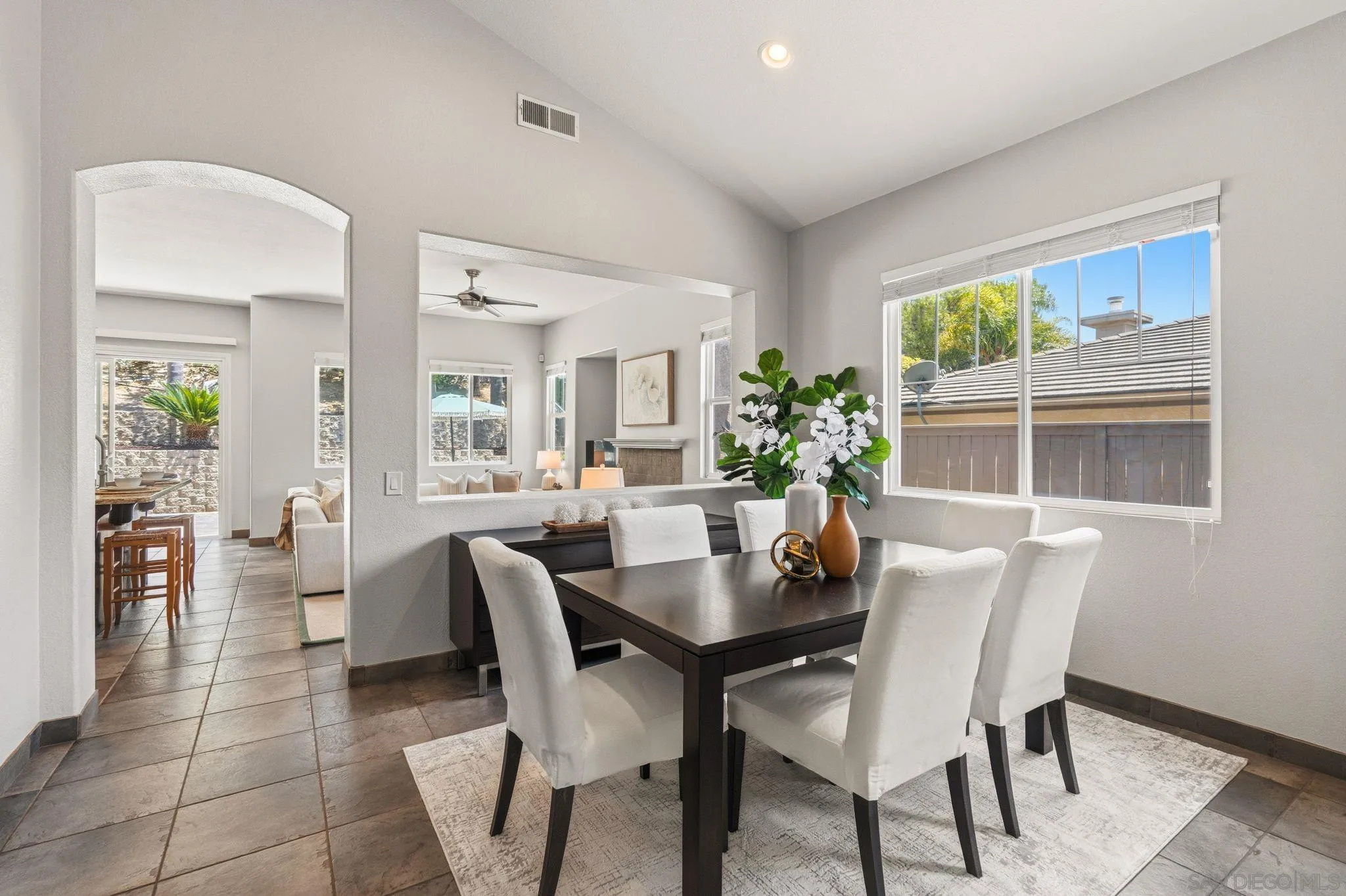 6108 Paseo Valiente
