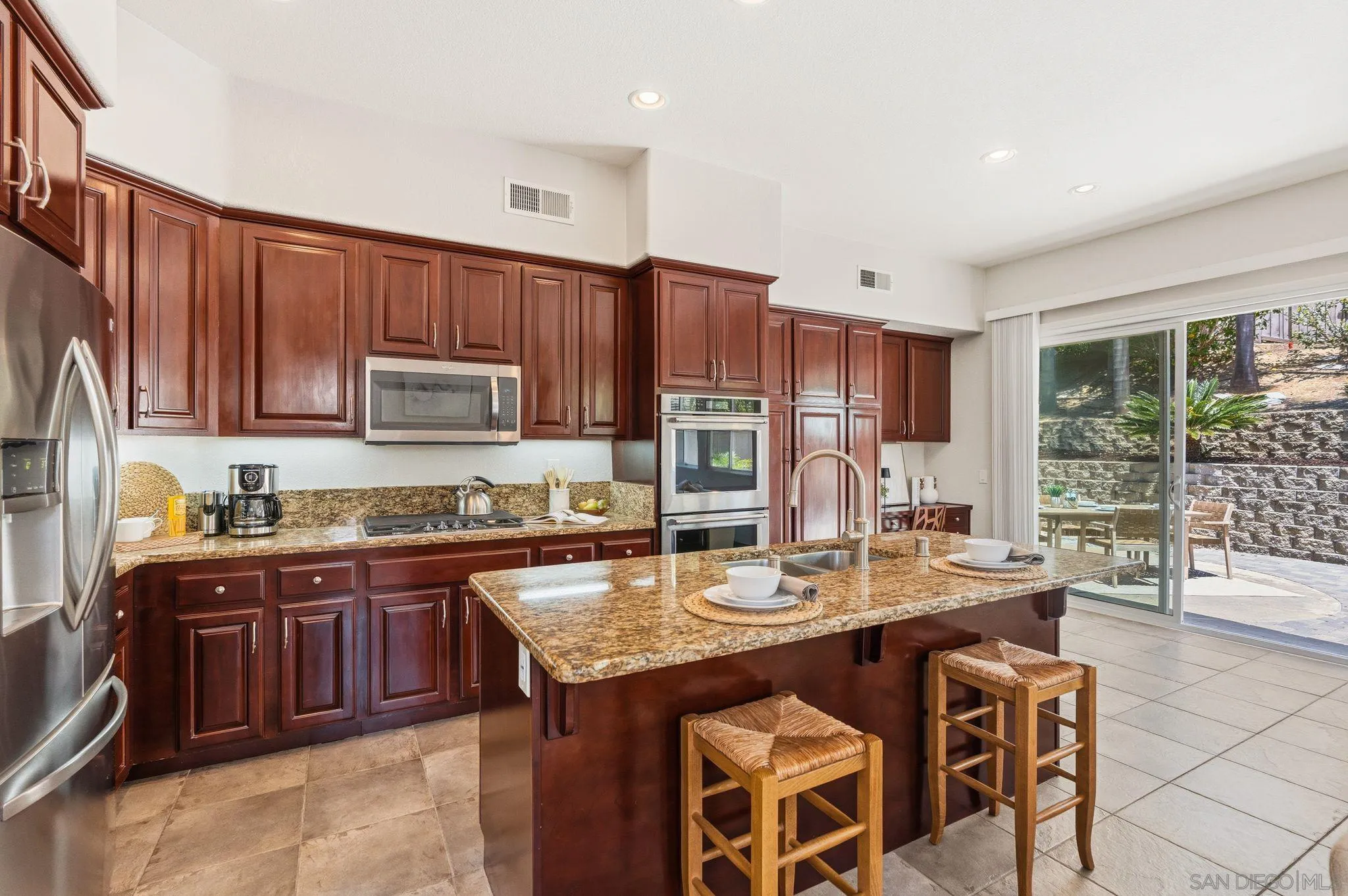 6108 Paseo Valiente