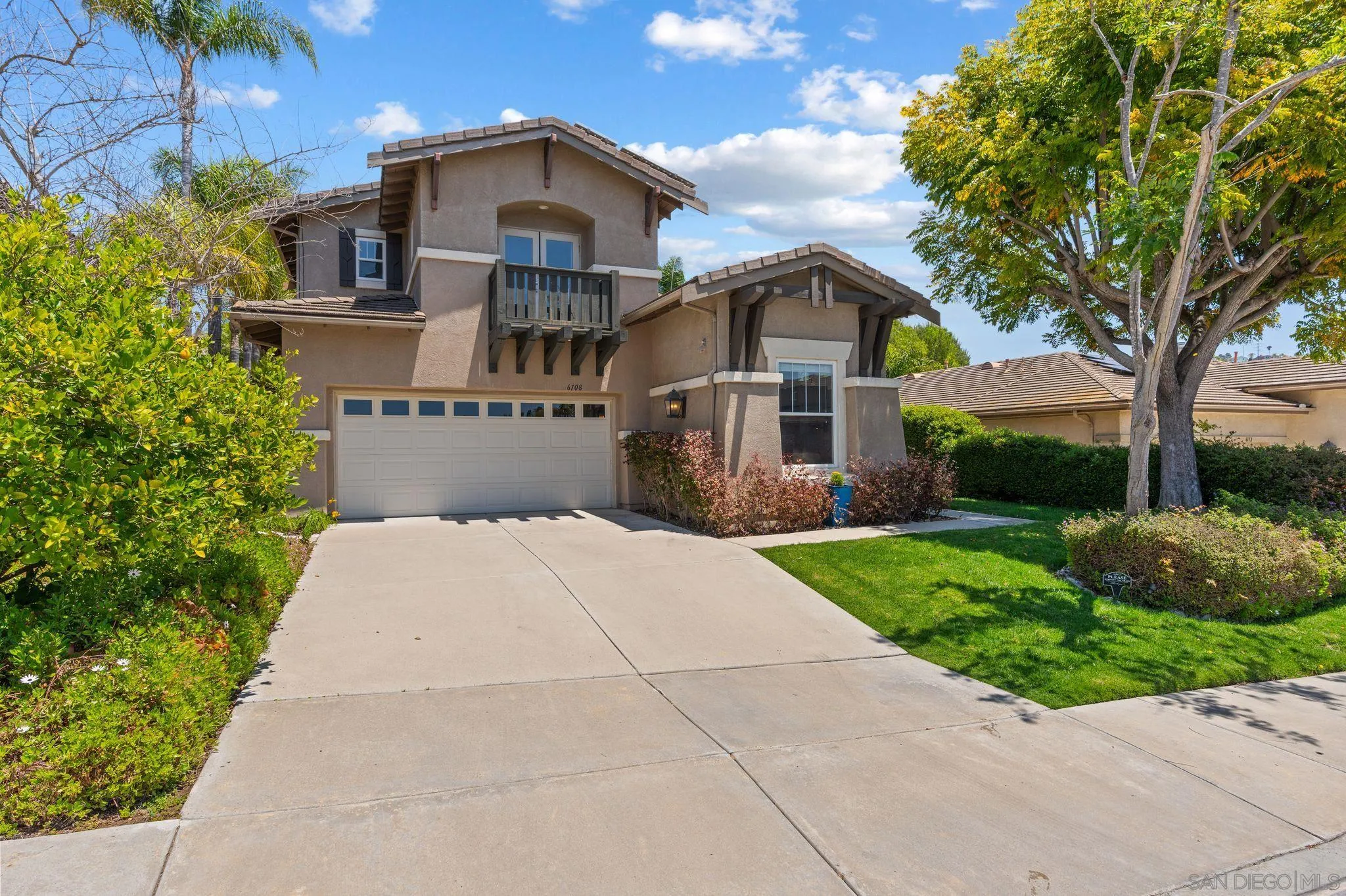 6108 Paseo Valiente