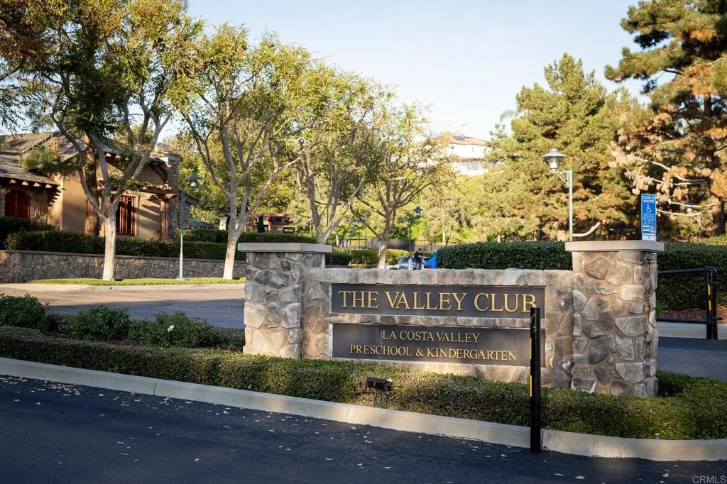 3016 Avenida Ciruela