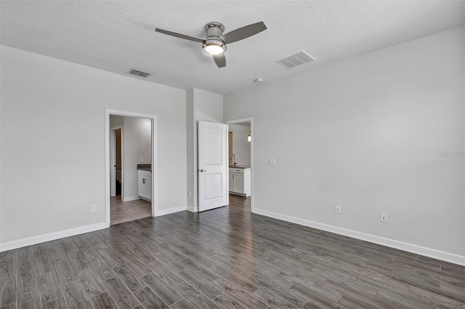 10193 LOVEGRASS LN