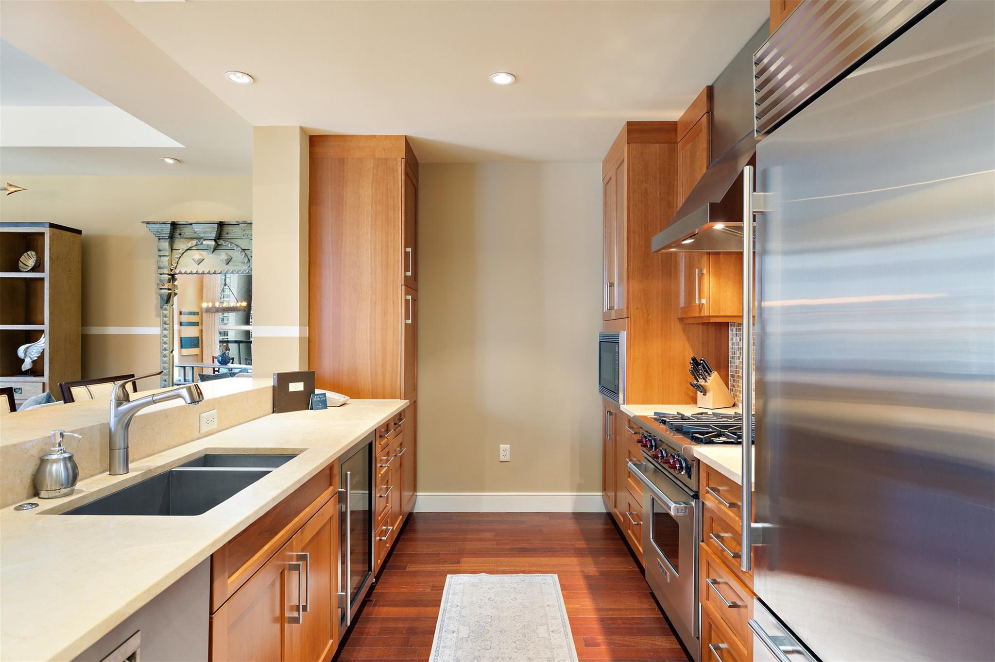 98 San Jacinto BLVD # 2703