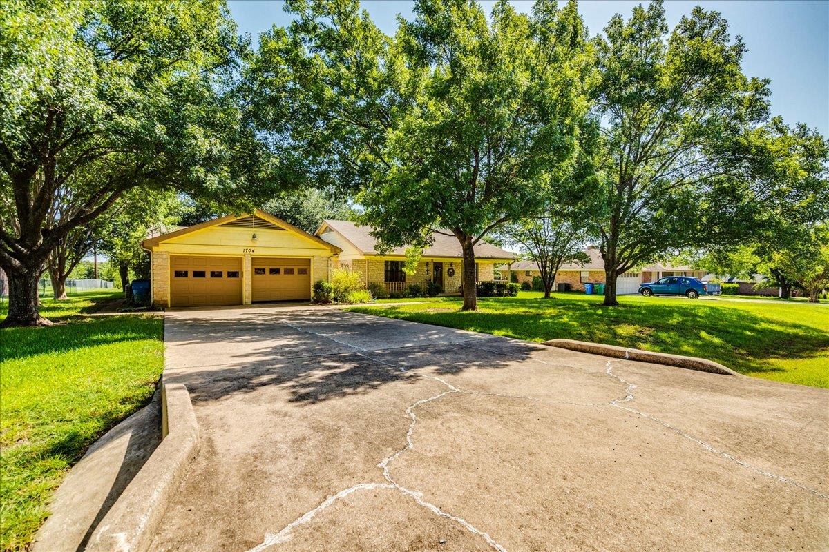 1704 Buttercup RD