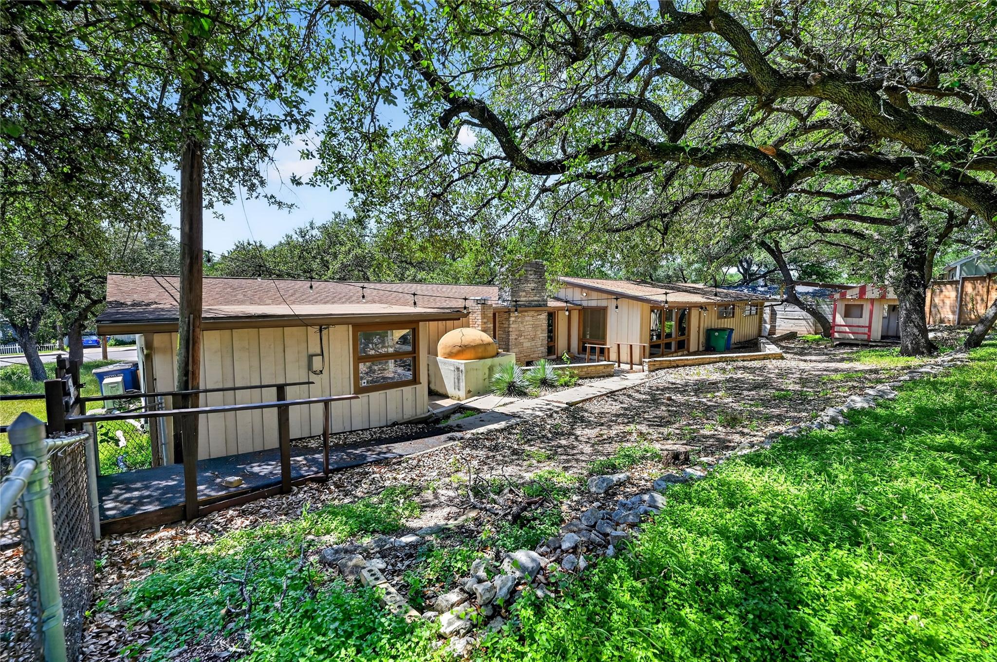 5202 Balcones DR