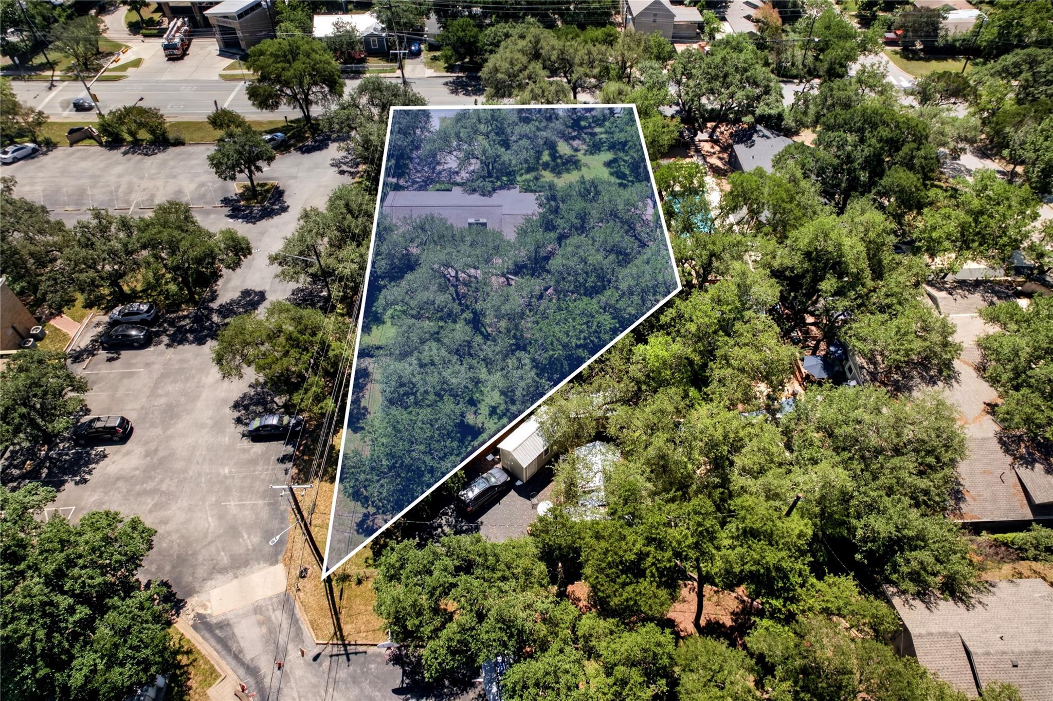 5202 Balcones DR