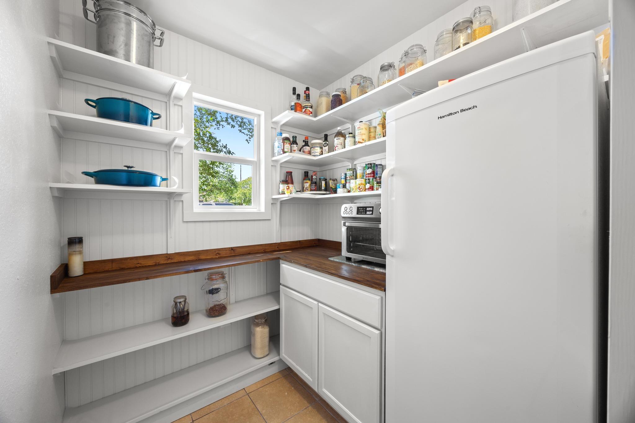 1910 Mirabeau ST