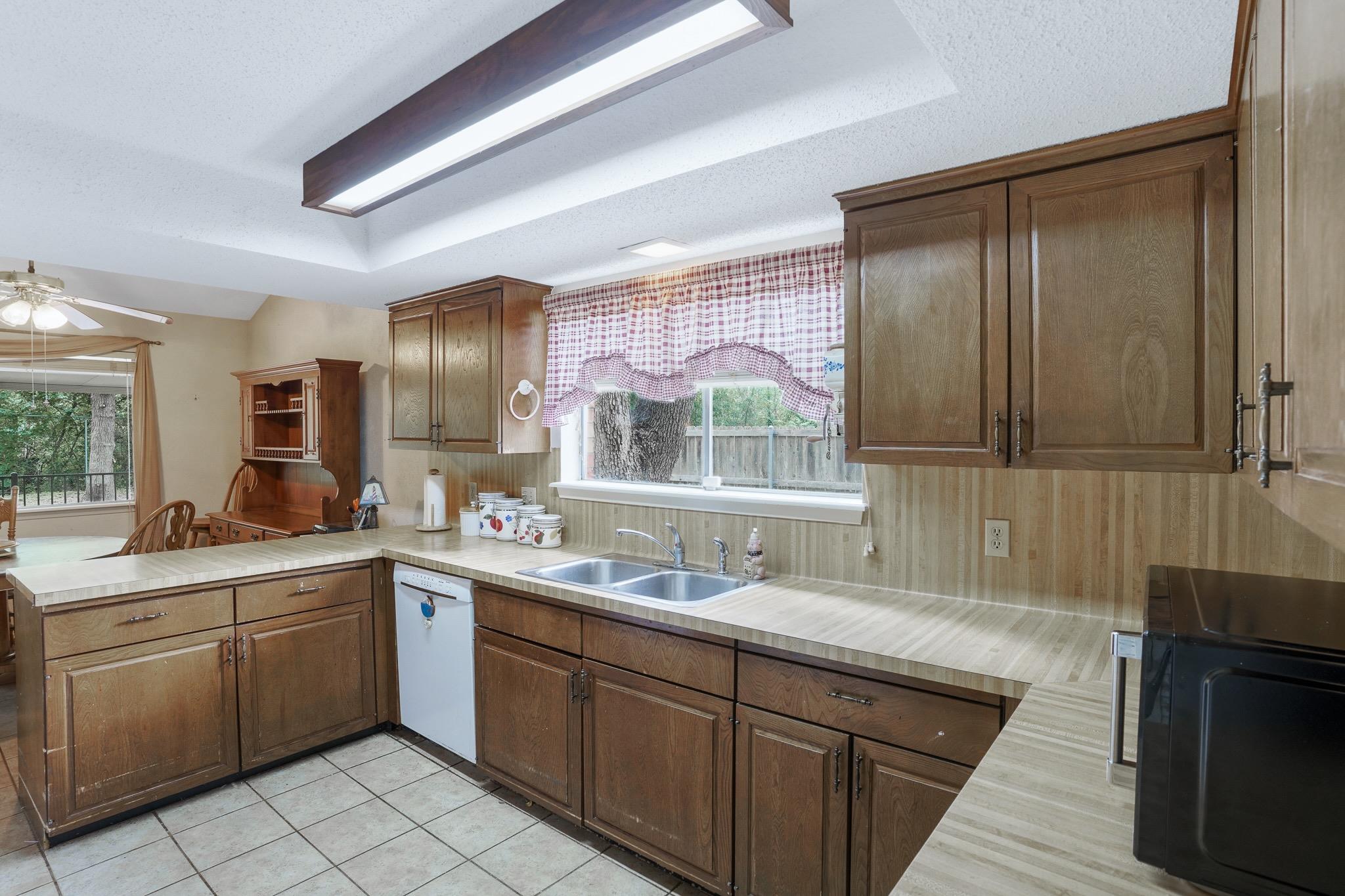 11002 Alhambra DR