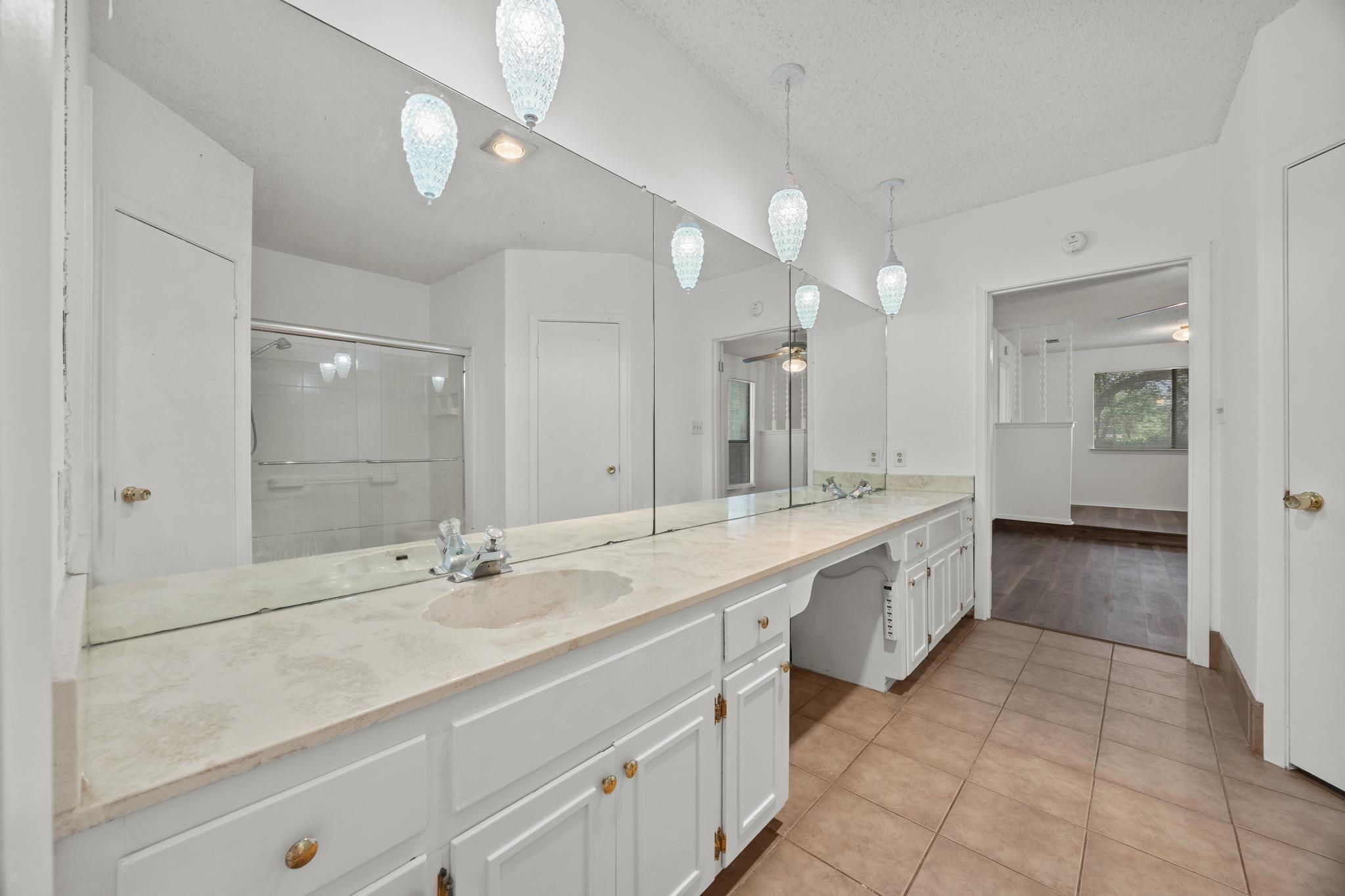 8303 Cliffview DR