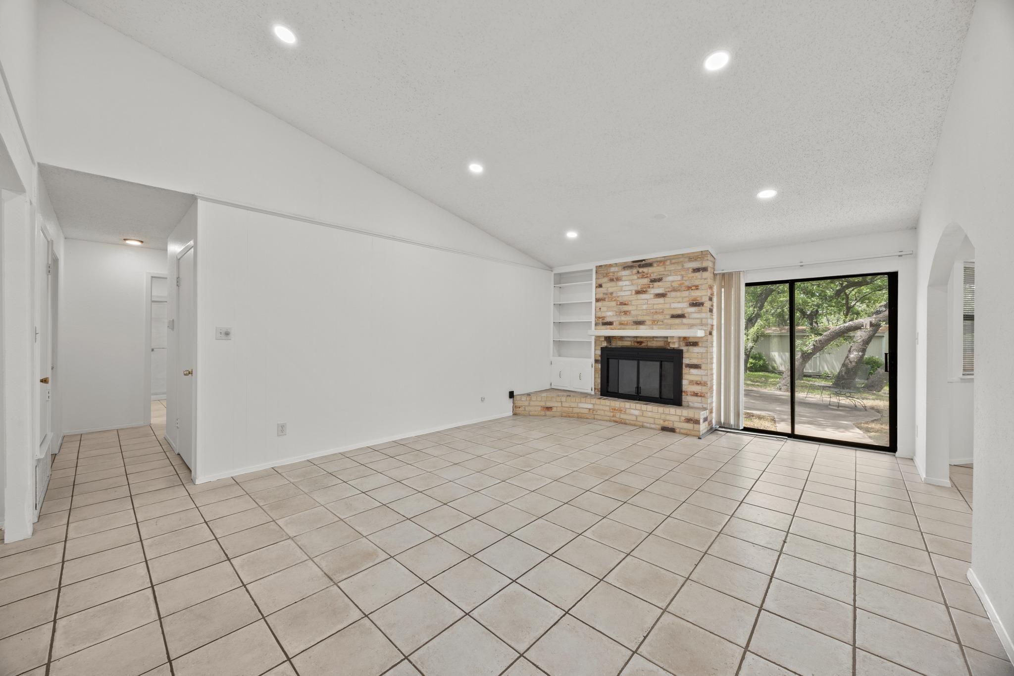 8303 Cliffview DR