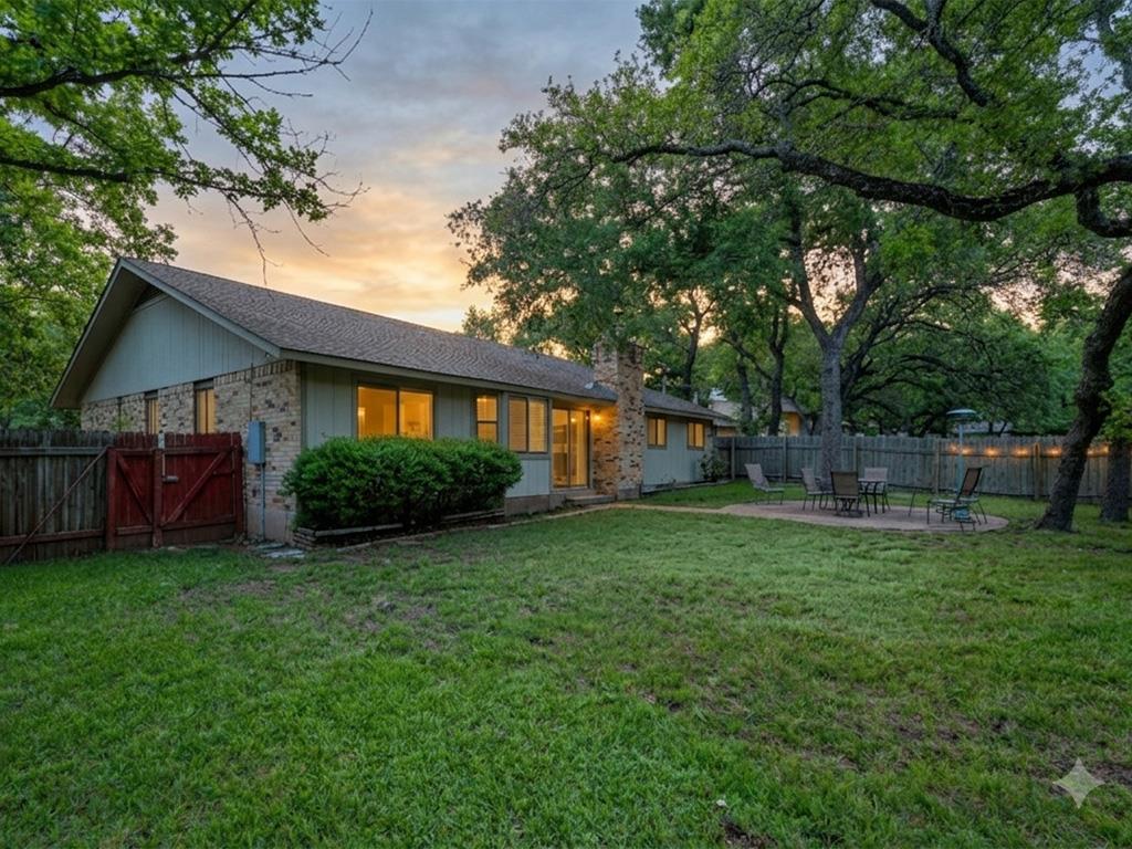 8303 Cliffview DR