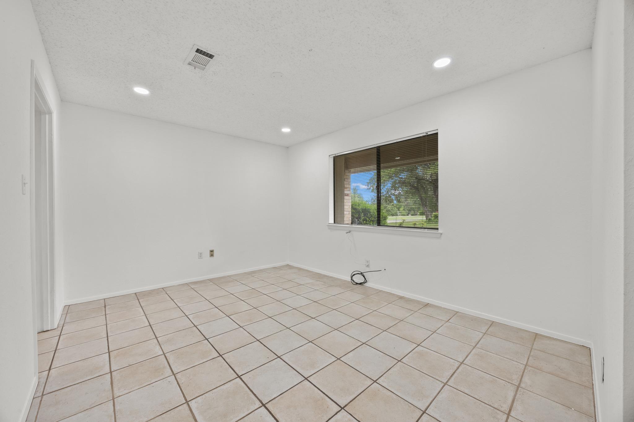 8303 Cliffview DR