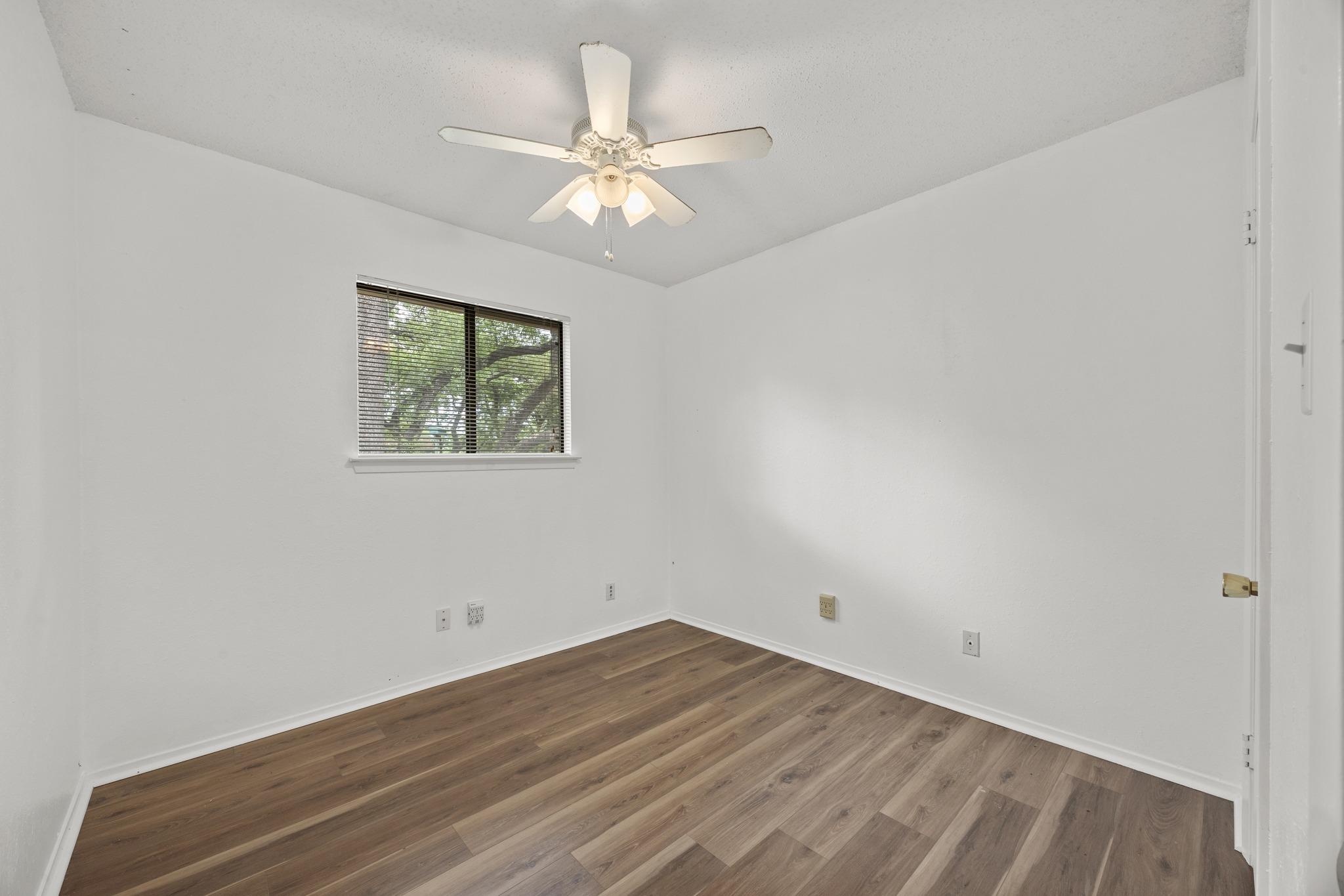 8303 Cliffview DR