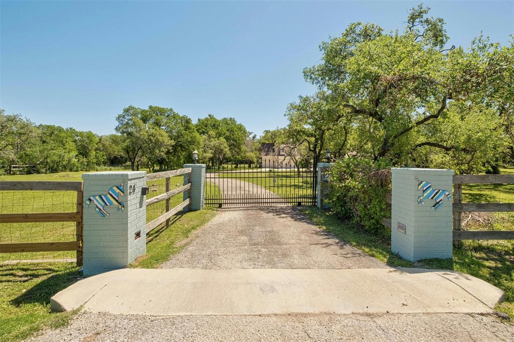 24 Country Oaks DR