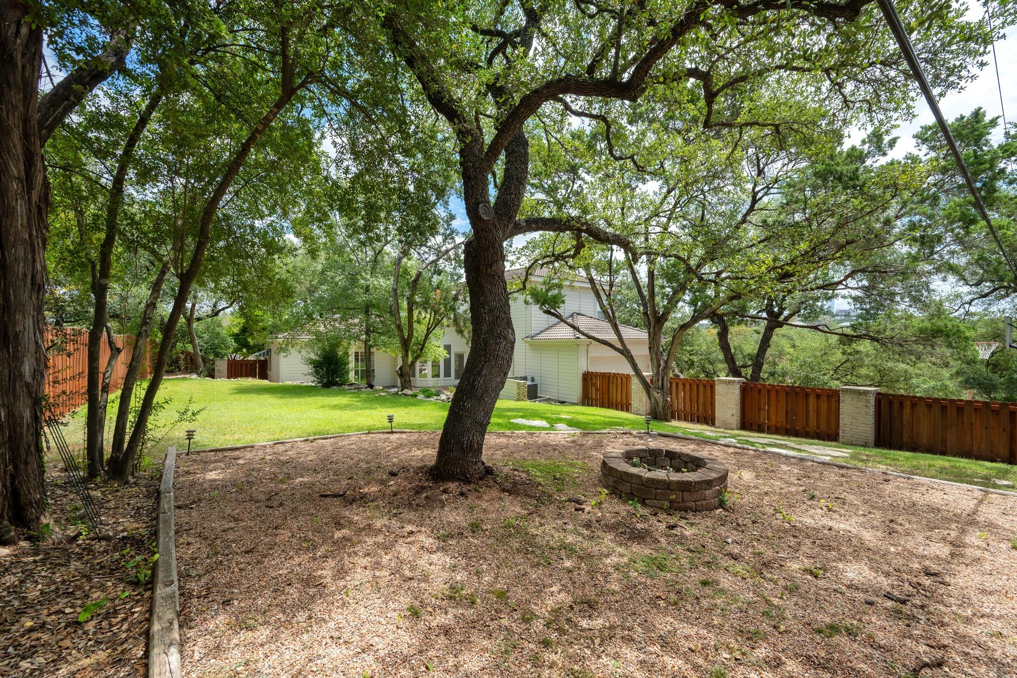 501 Rolling Green DR