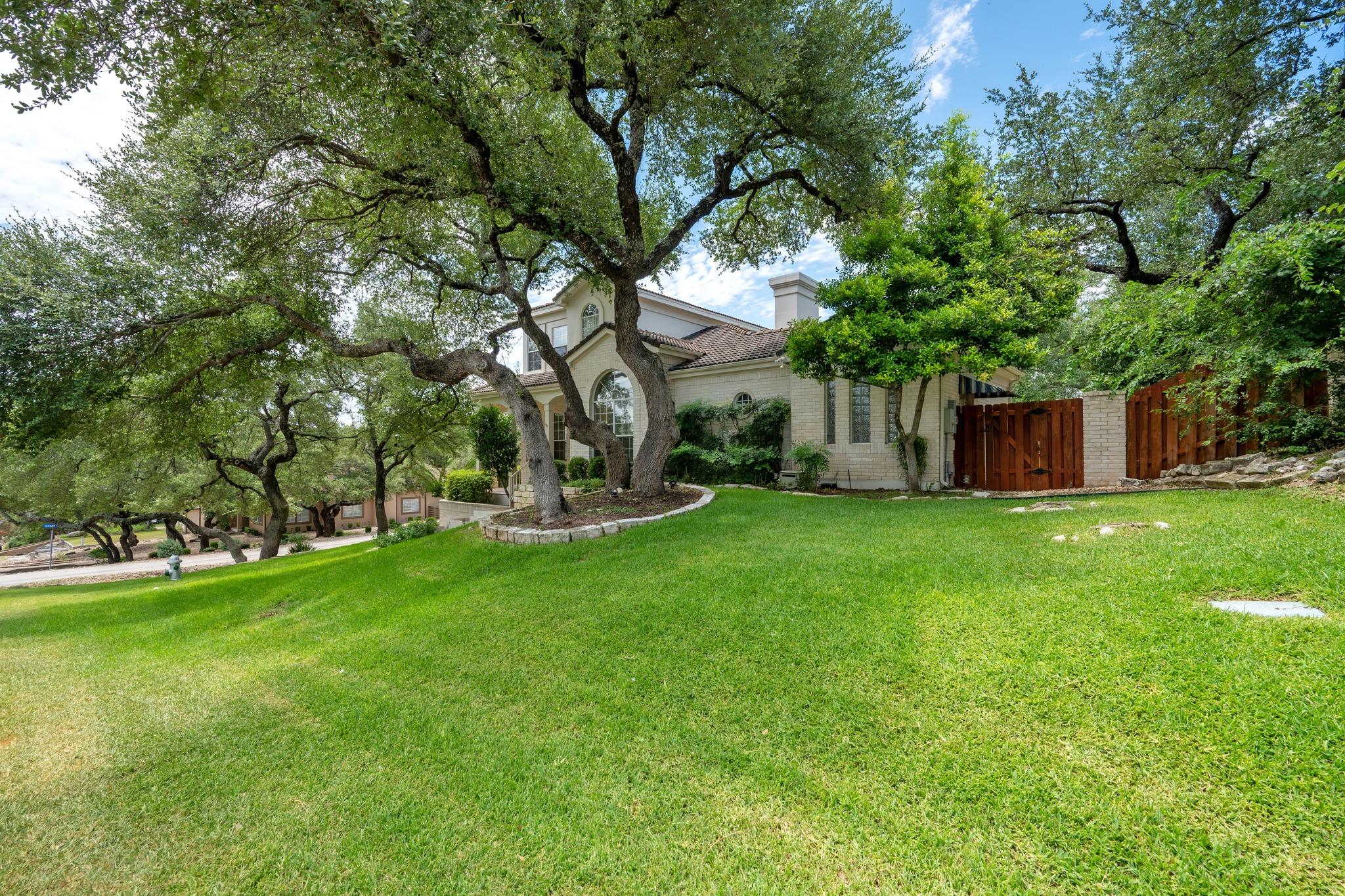 501 Rolling Green DR