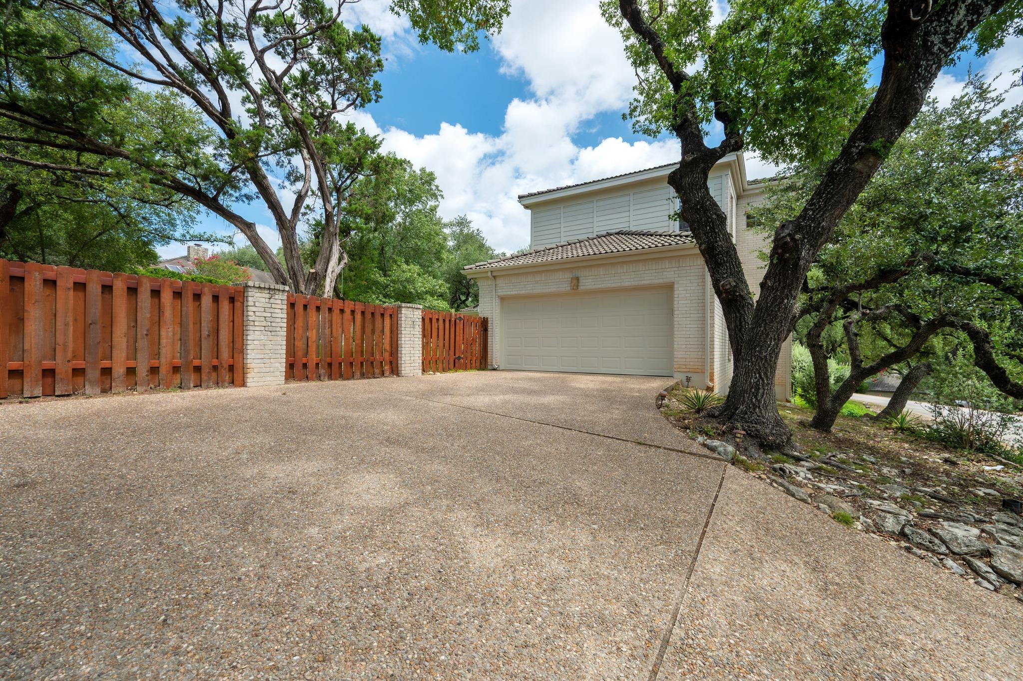 501 Rolling Green DR