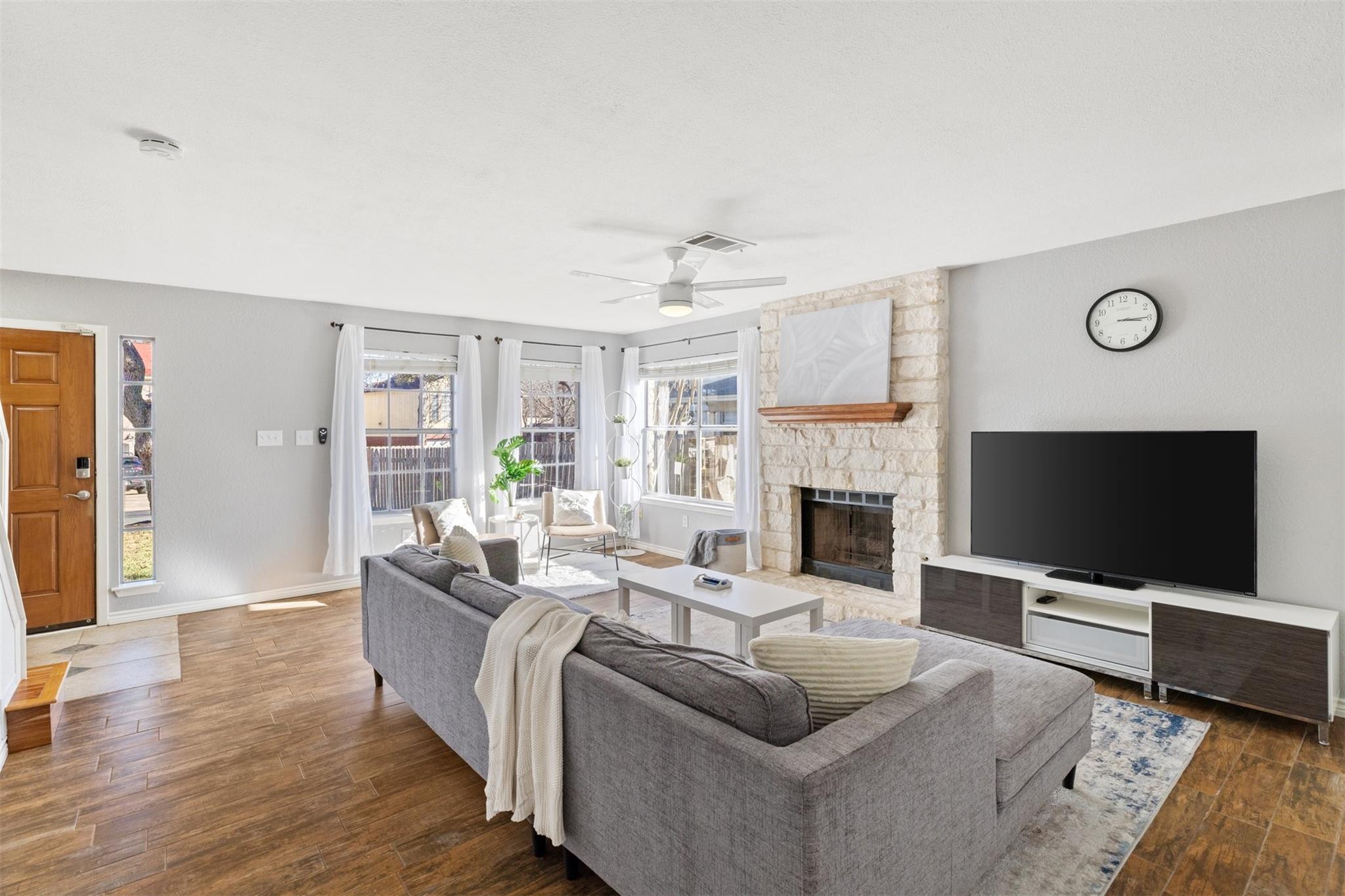 13202 Vendrell Dr