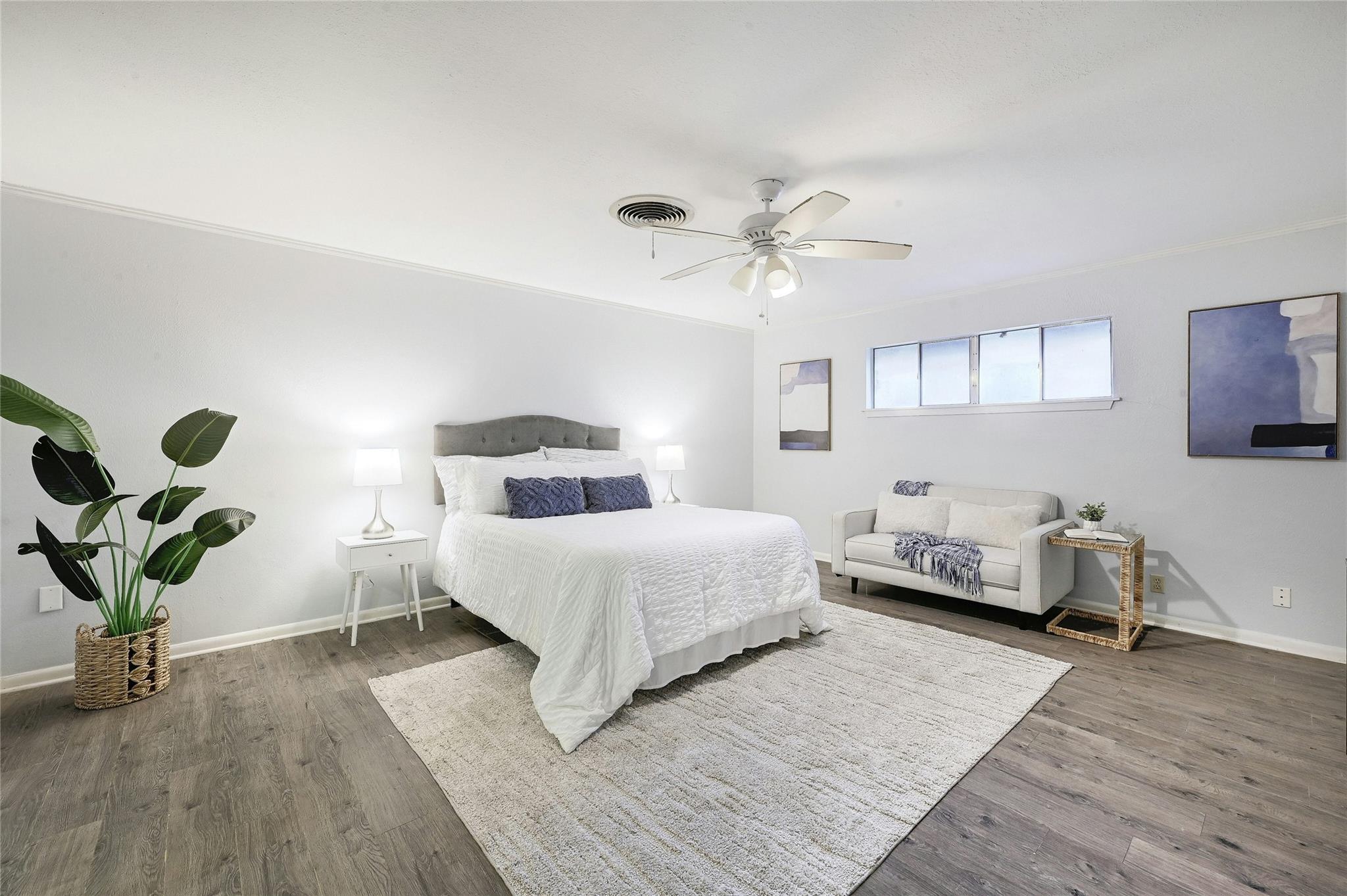 3303 Santa Monica DR