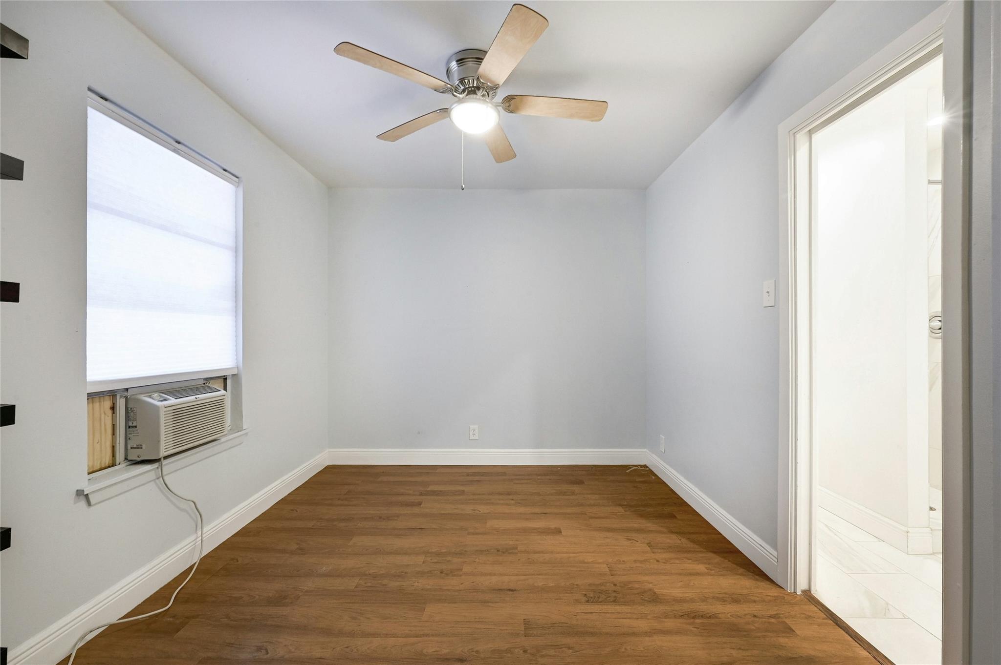 3303 Santa Monica DR