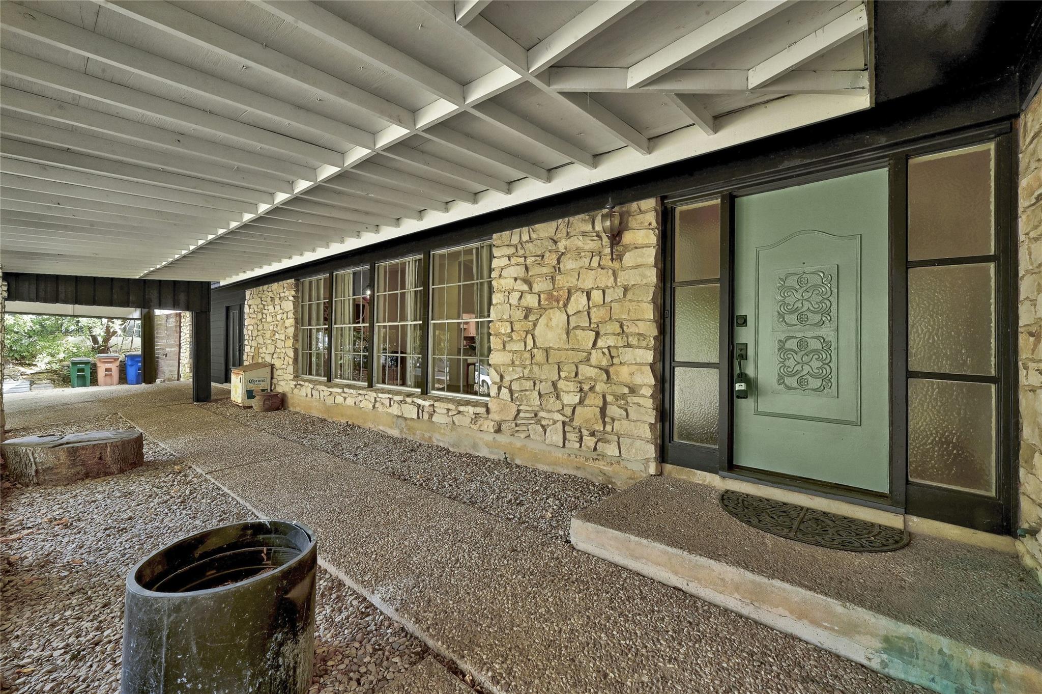 3303 Santa Monica DR