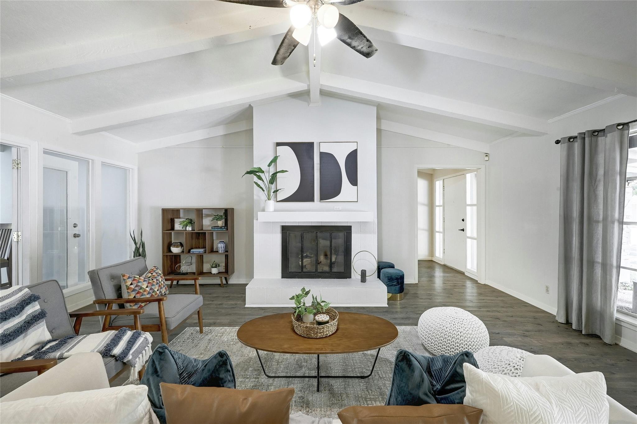 3303 Santa Monica DR