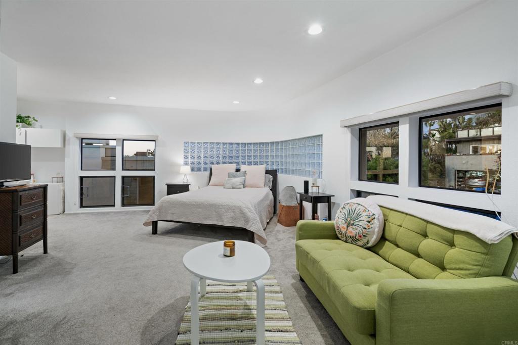 2112 Cambridge Avenue