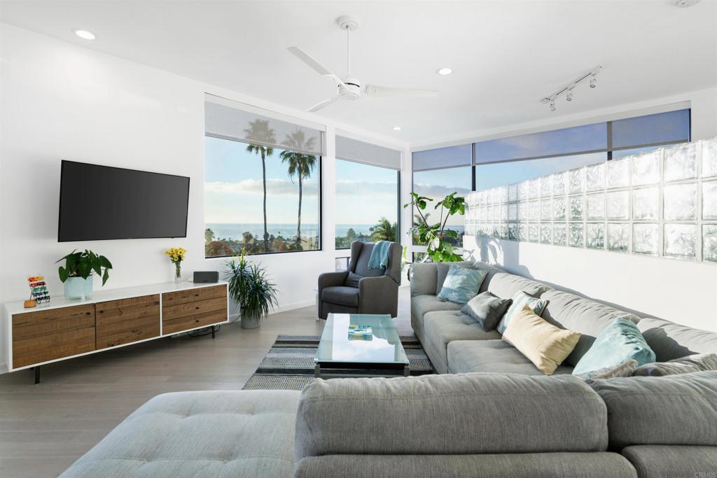 2112 Cambridge Avenue