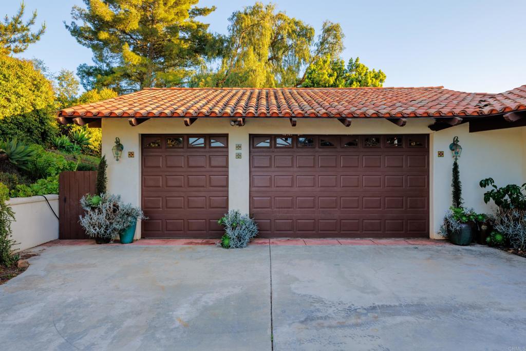 3351 Red Mountain Heights Drive