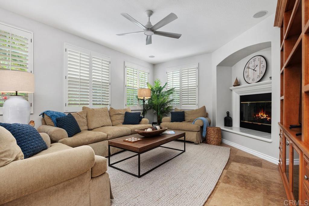 3239 AVENIDA LA CIMA