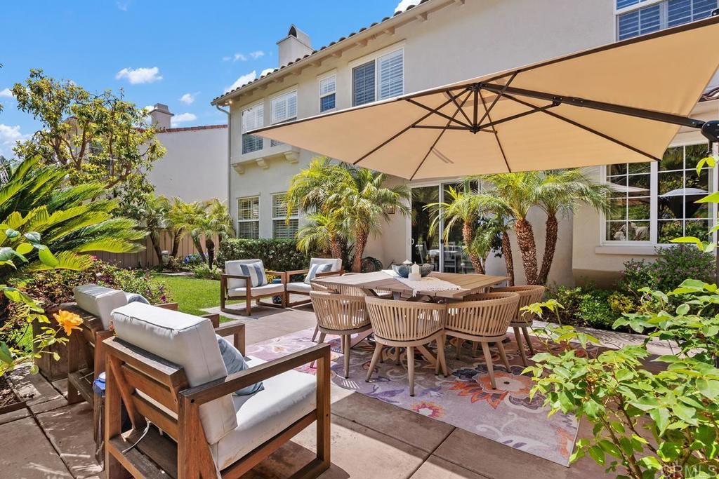 3239 AVENIDA LA CIMA