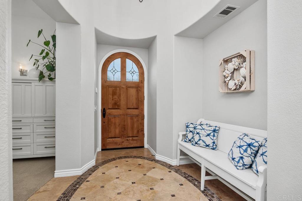 3239 AVENIDA LA CIMA