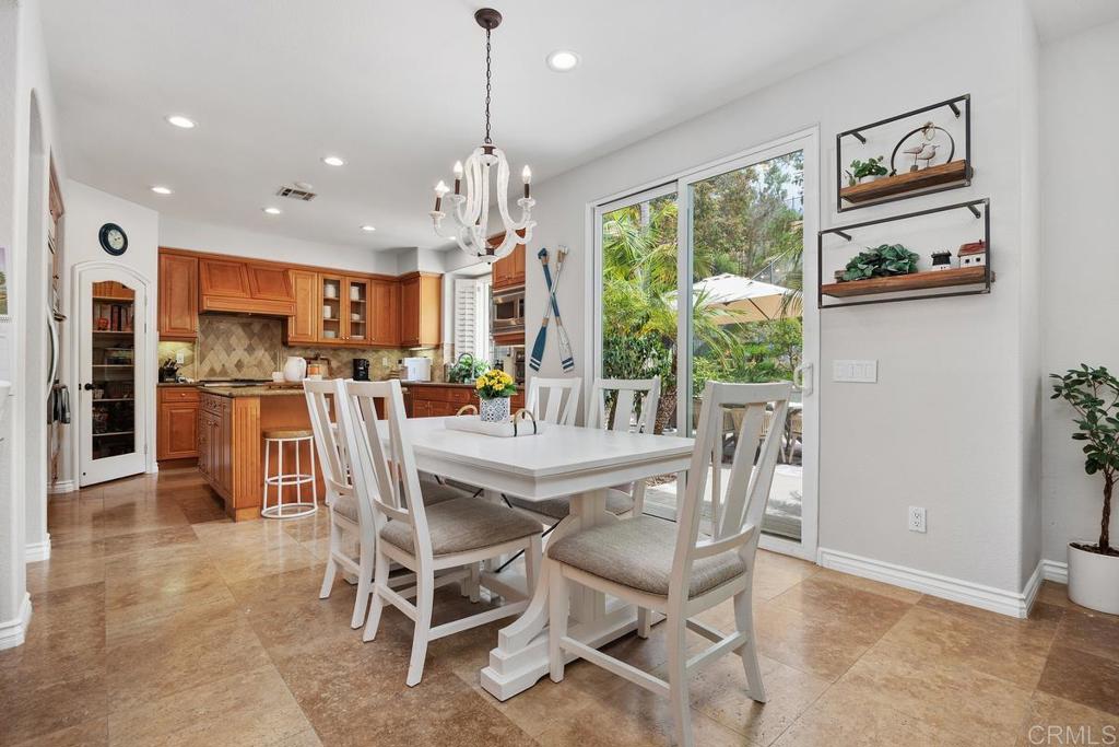 3239 AVENIDA LA CIMA