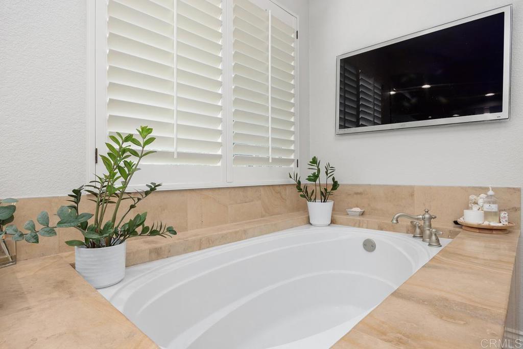 3239 AVENIDA LA CIMA