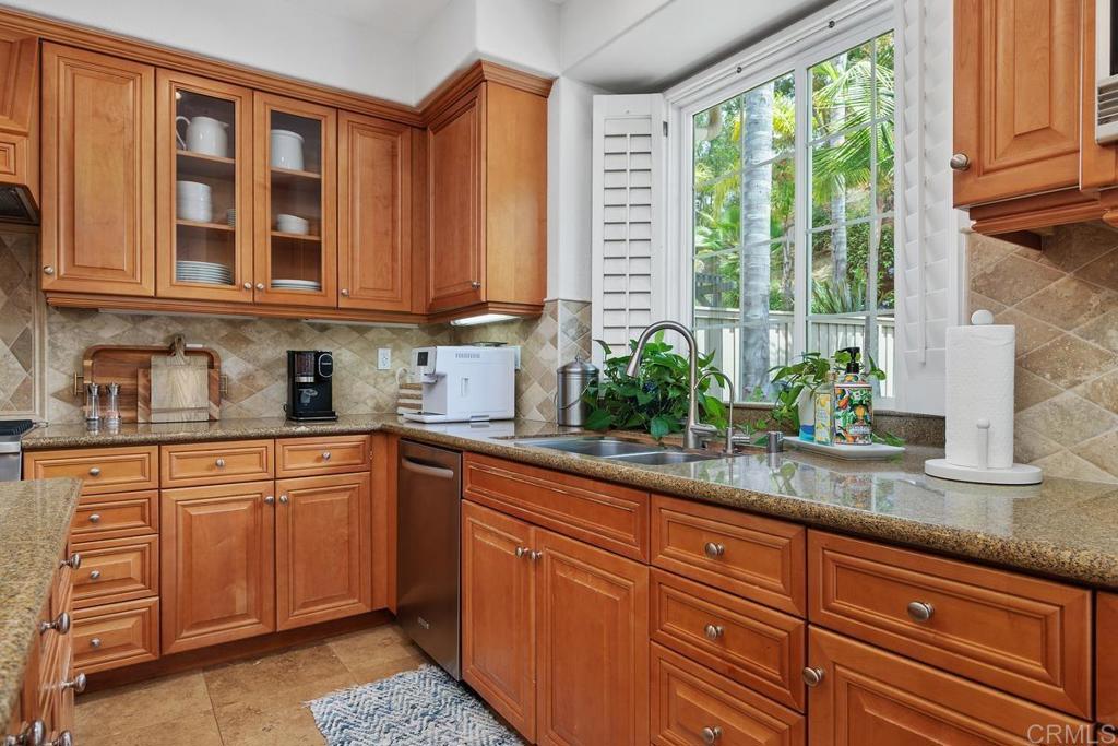 3239 AVENIDA LA CIMA