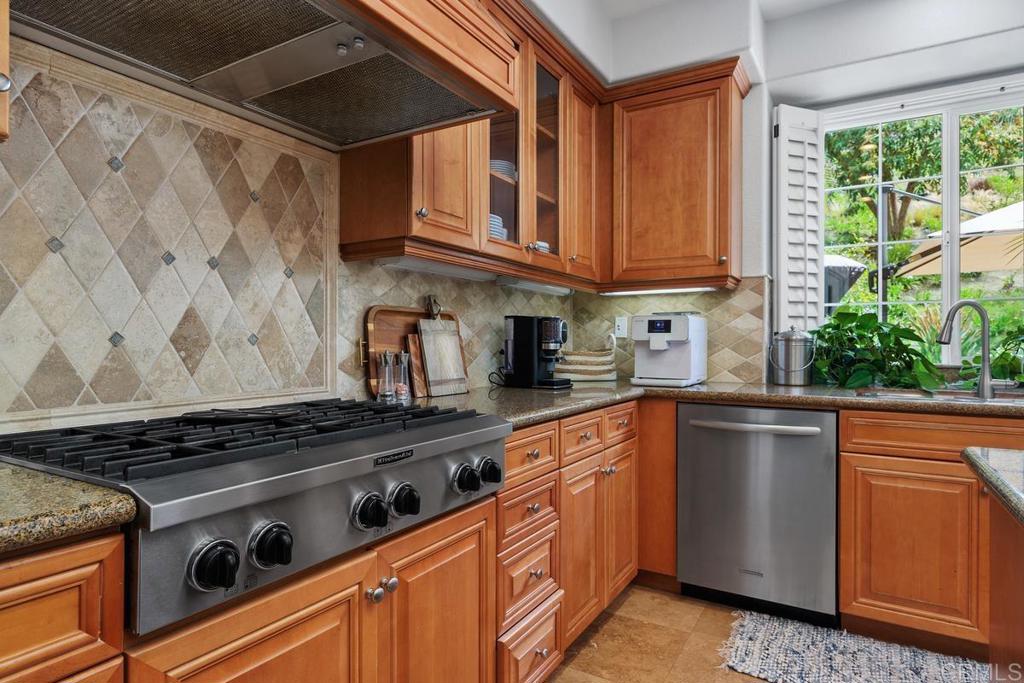 3239 AVENIDA LA CIMA