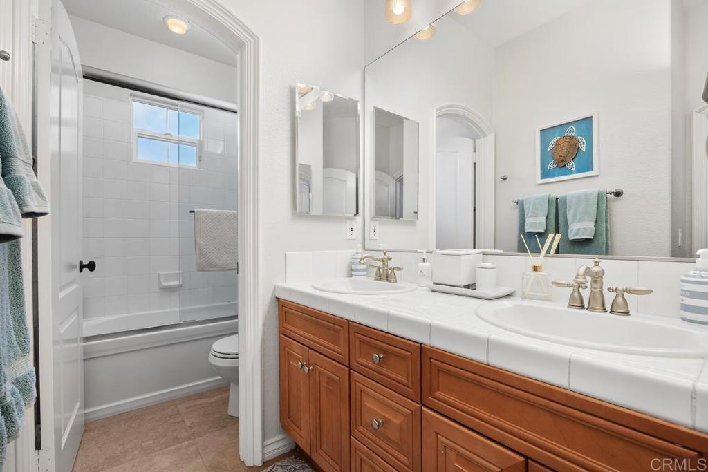 3239 AVENIDA LA CIMA