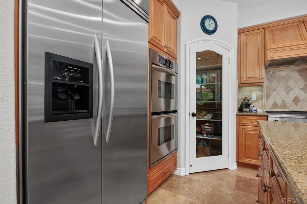 3239 AVENIDA LA CIMA