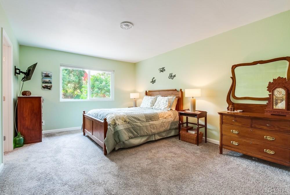 4867 Meadowbrook Drive