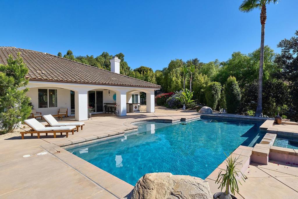 2869 Dos Lomas Place