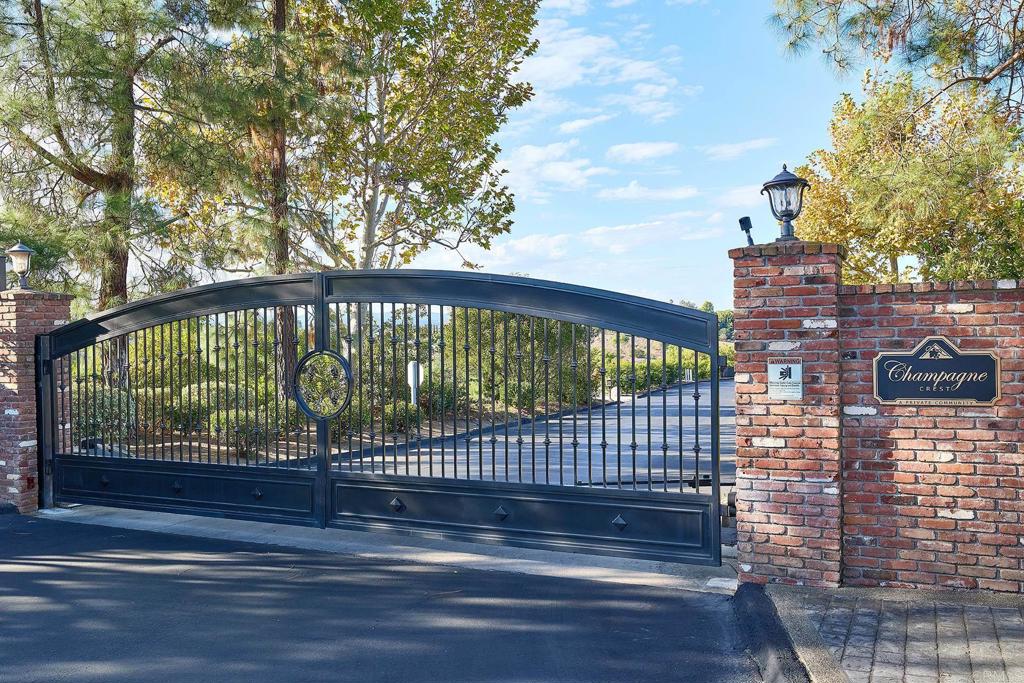 2869 Dos Lomas Place