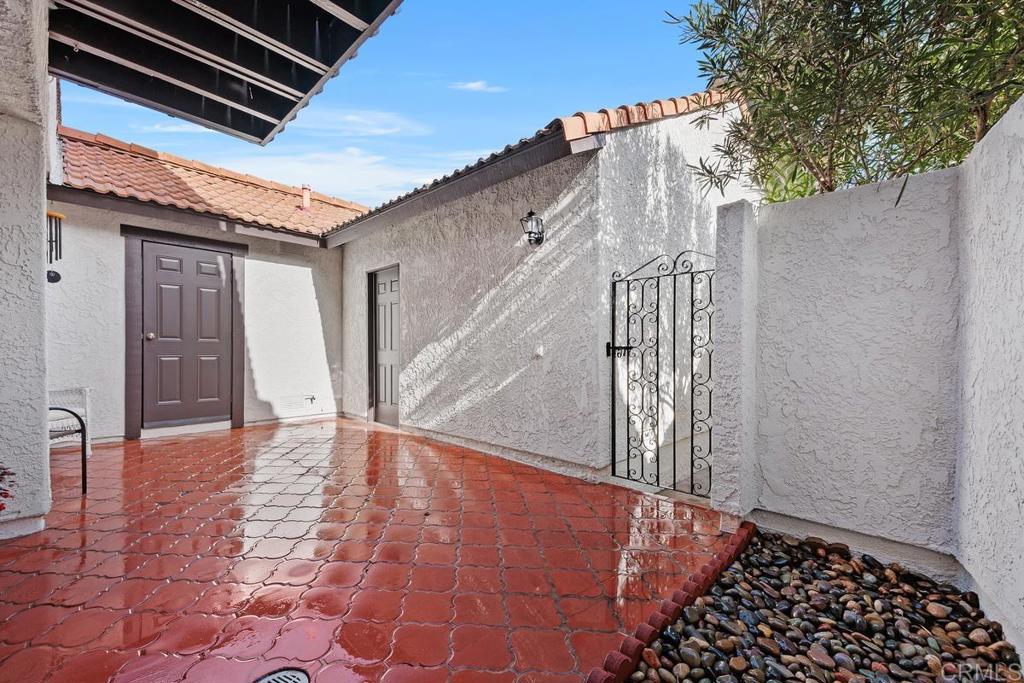 2062 AVENUE OF THE TREES