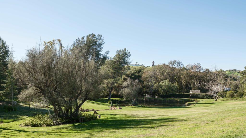 9 Country Glen Road