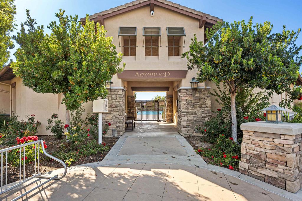 5276 Willow Walk