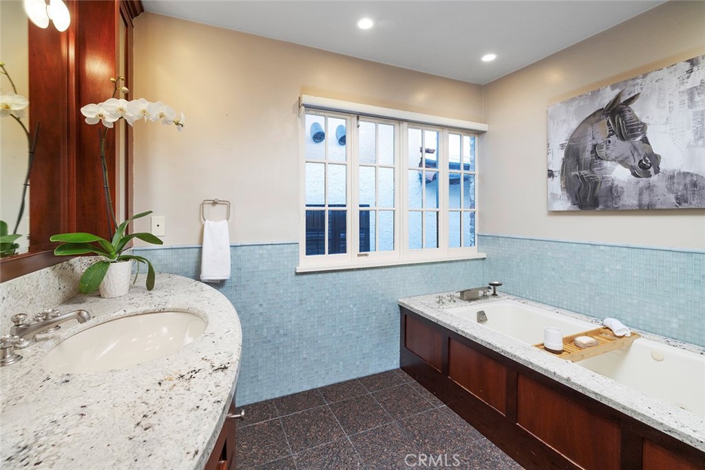 5661 E Corso Di Napoli