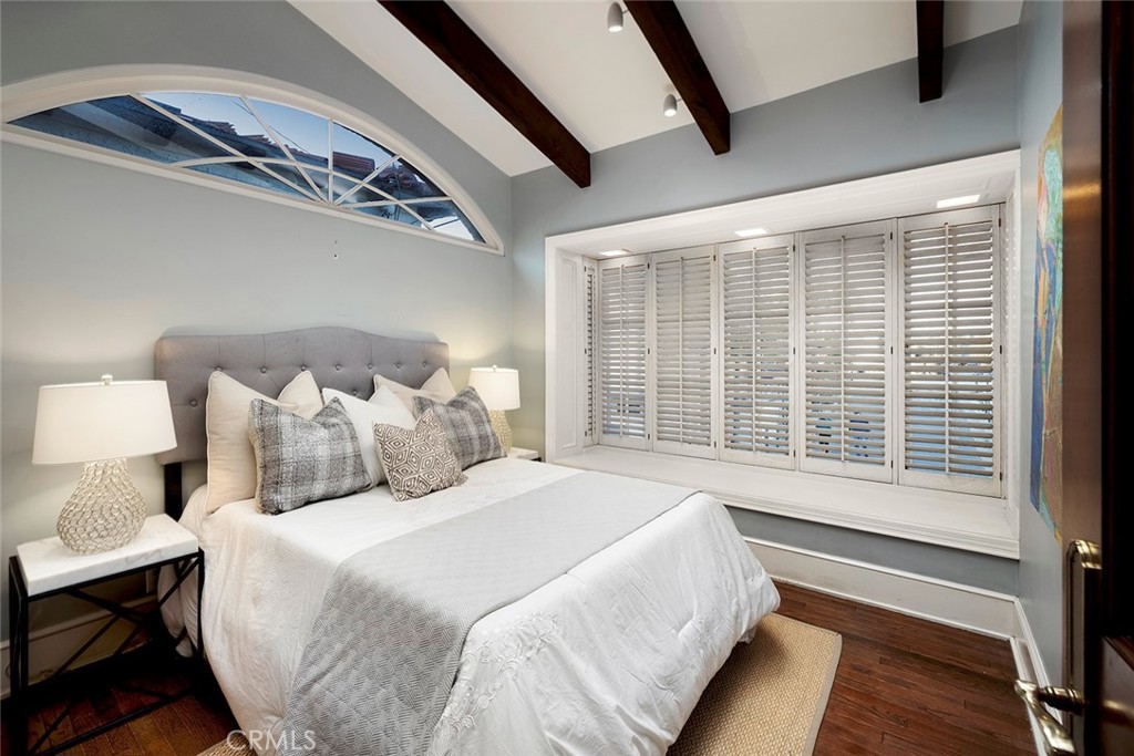 5661 E Corso Di Napoli