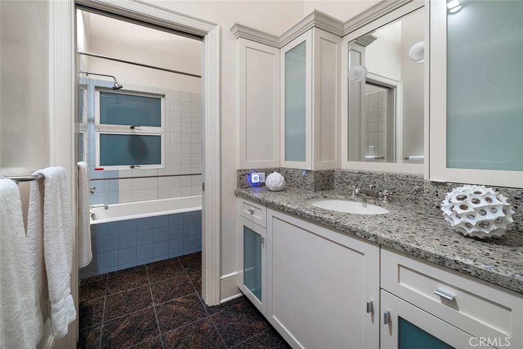 5661 E Corso Di Napoli